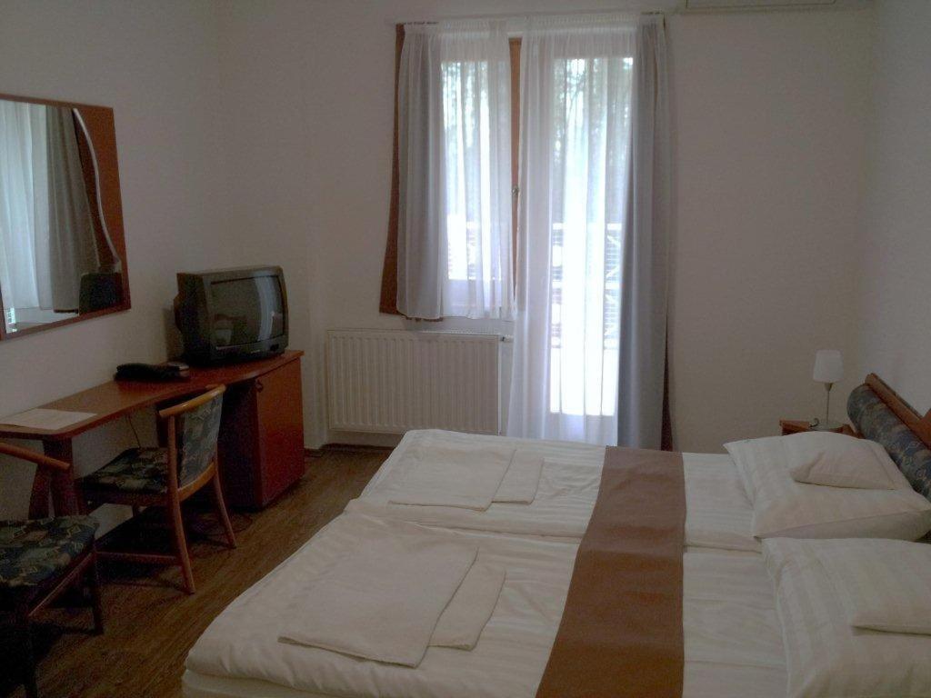 Fenyves Hotel Bekescsaba Zewnętrze zdjęcie